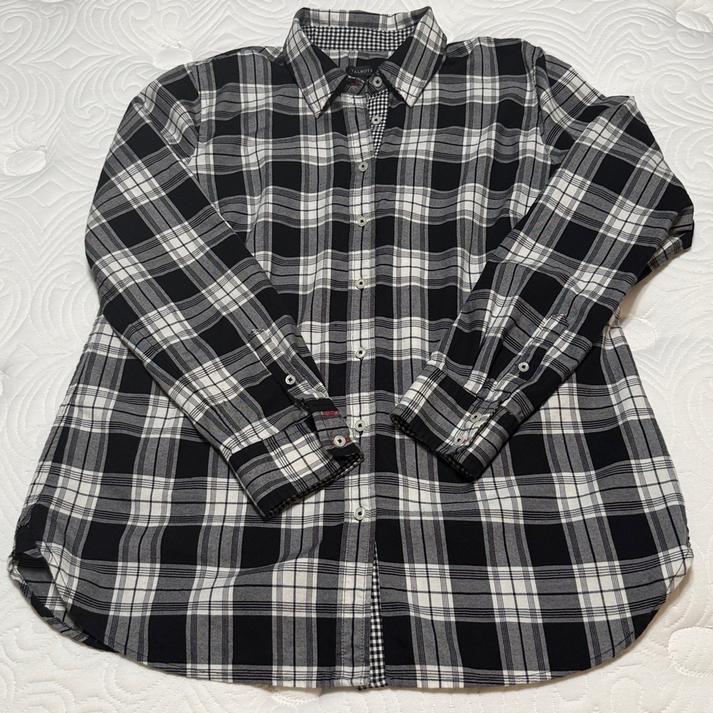 Talbots Women’s SZ M Black and White Plaid Button Down Long Sleeve Shirt